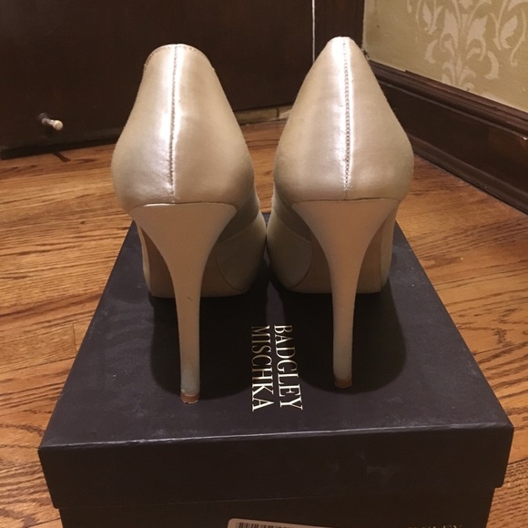 Badgley Mischka Goodie Vanilla Satin - Picture 6 of 8